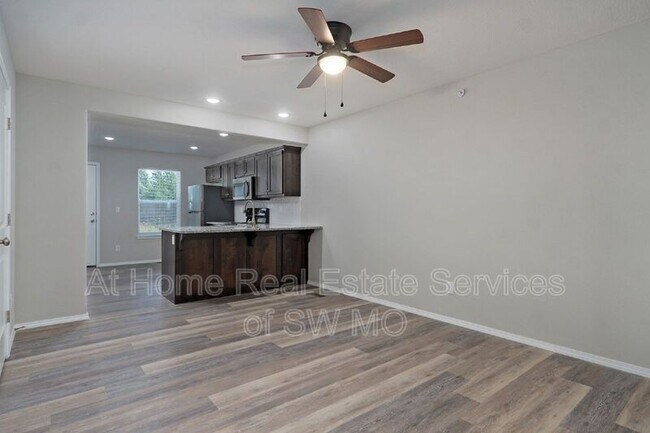 Foto del edificio - 744 Turner Ave