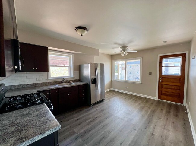 Foto del edificio - 7544 Brown Ave