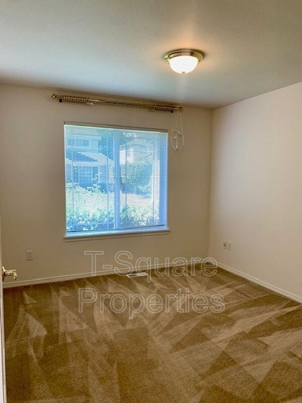 Foto del edificio - 534 234th Pl NE