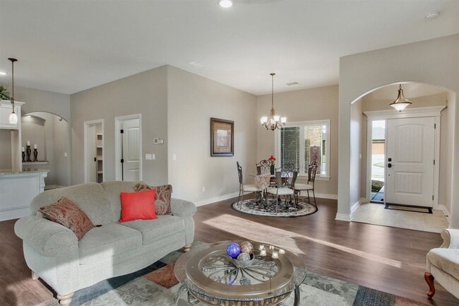 Foto del edificio - 12621 E Zimmerly St