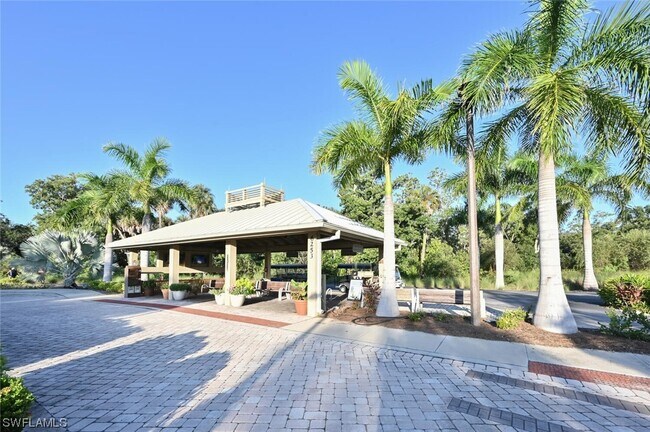 Foto del edificio - 7225 Pelican Bay Blvd