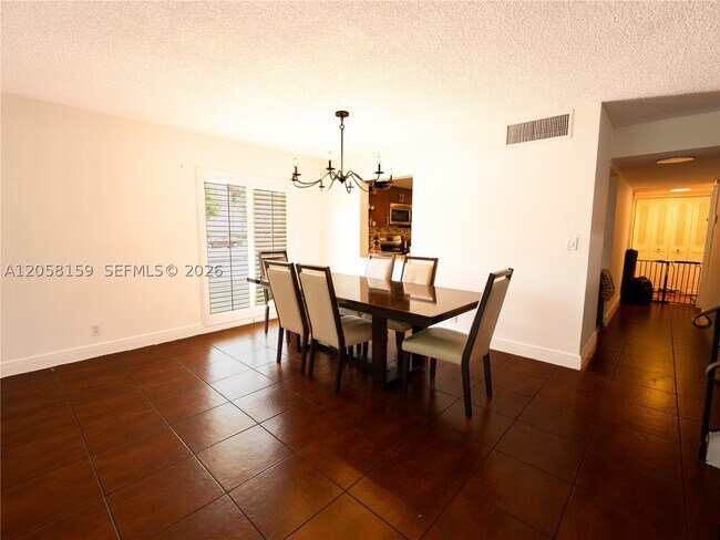 Foto del edificio - 2200 NE 7th St