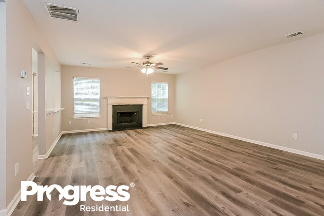 Building Photo - 2495 Mayfair Dr