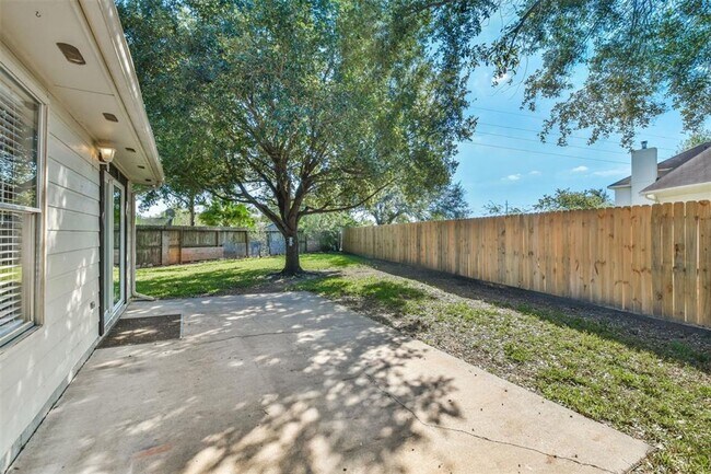 Building Photo - Wonderful 3 bedroom, 2 bath home located o...