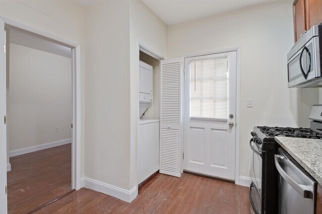 Building Photo - 615 15th St