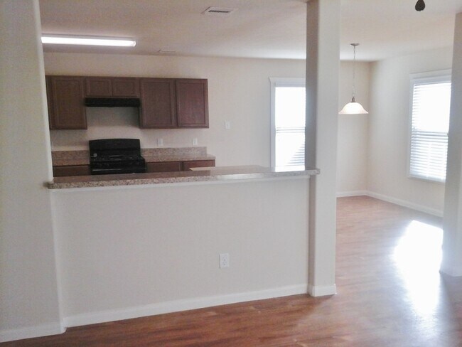 Foto del edificio - 6318 Heffernan St