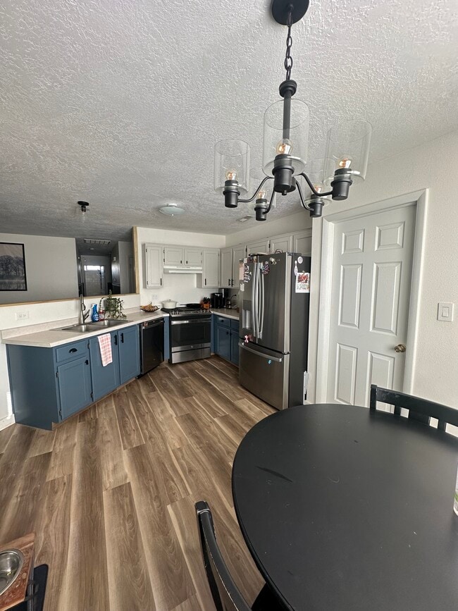 Foto del edificio - 1097 N Cedar Blvd