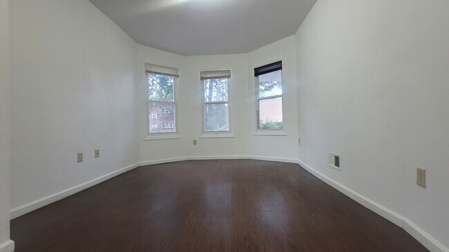 Building Photo - 296 N Clinton St