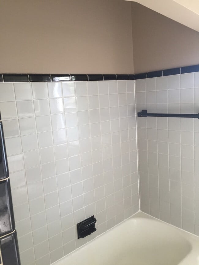 Building Photo - Cozy 3 bedroom 2bath Bungalow in nice Redford neighborhood