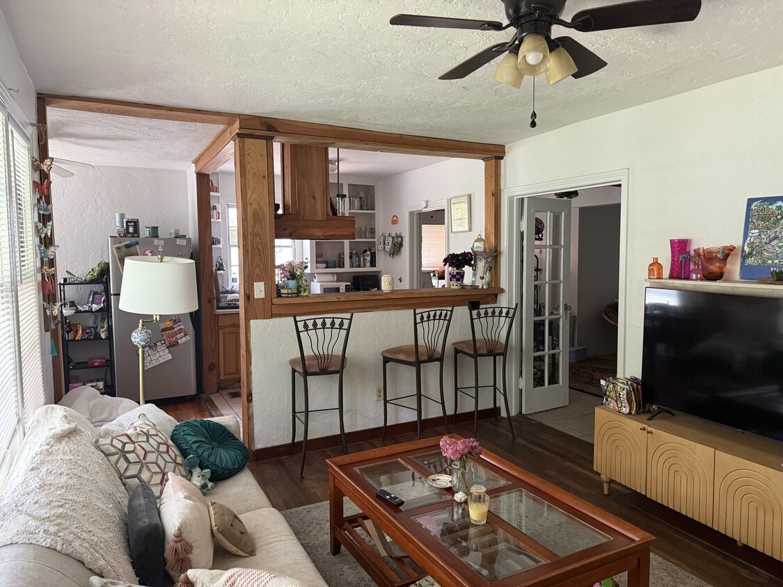Photo - 425 NW 25 St (Gainesville, FL)