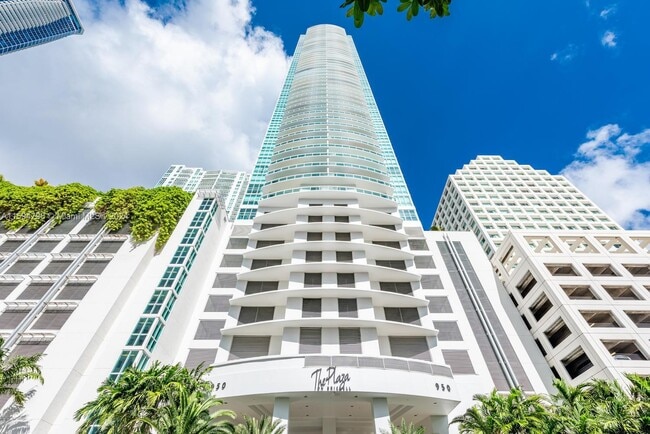 Building View - 950 Brickell Bay Dr