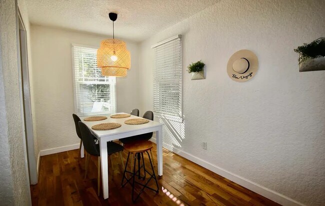 Foto del edificio - 1810 Thacker Ave