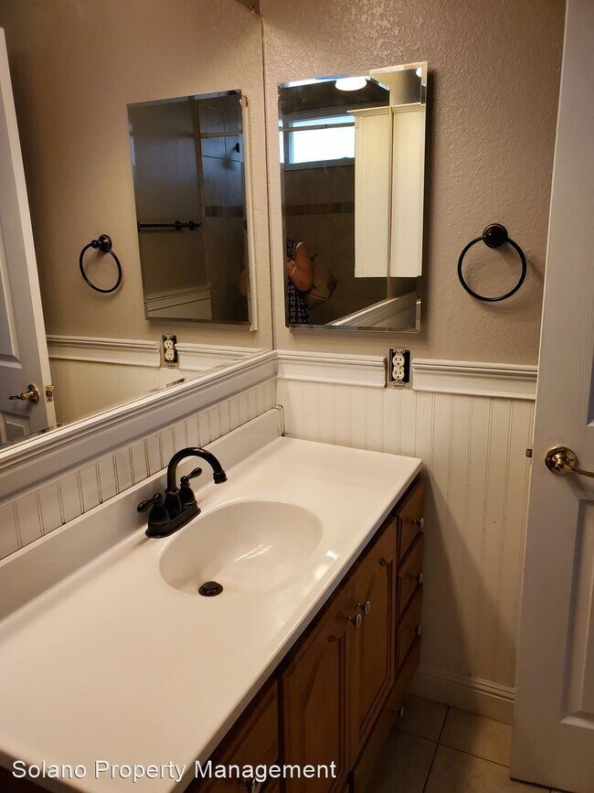 Building Photo - 2 br, 2 bath House - 818 Tulare Dr.