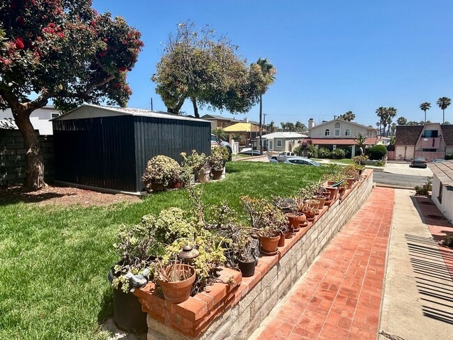 Building Photo - Charming 2 Bed / 2 Bath Coastal Retreat with Ocean Views in Ocean Beach