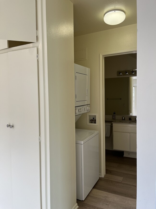 laundry and 1/2 bath downstairs - 2000 Manhattan Beach Blvd