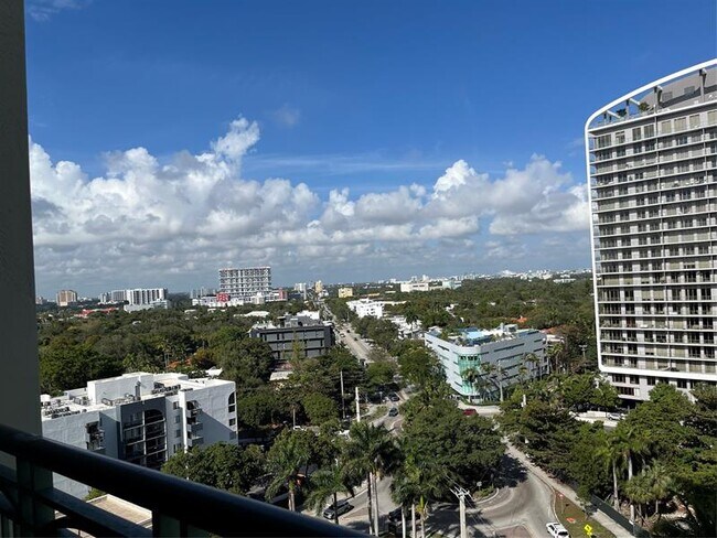 Building Photo - 3350 SW 27th Ave