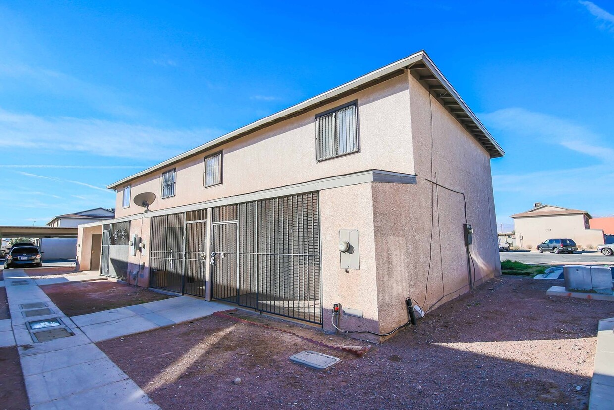 Primary Photo - Cute 2 Bedroom Townhouse