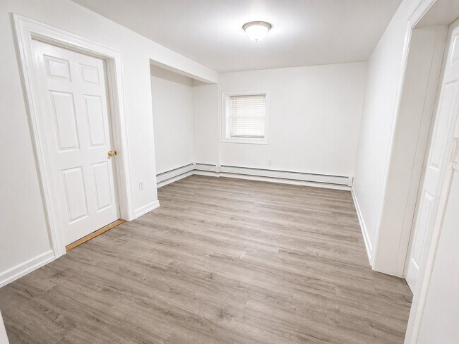 Building Photo - 121 Brookside Ave