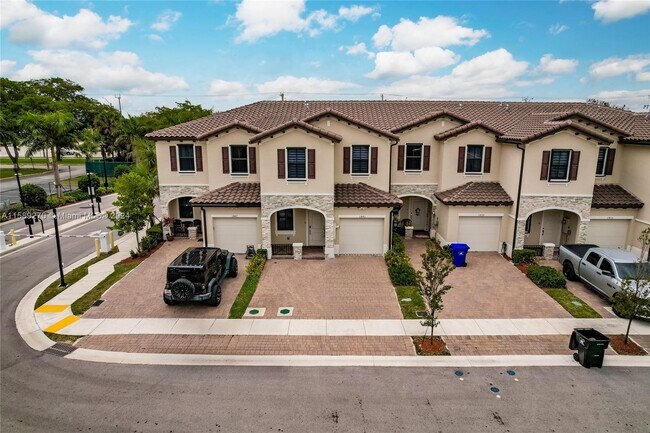 Building Photo - 1443 SW 54 Ave