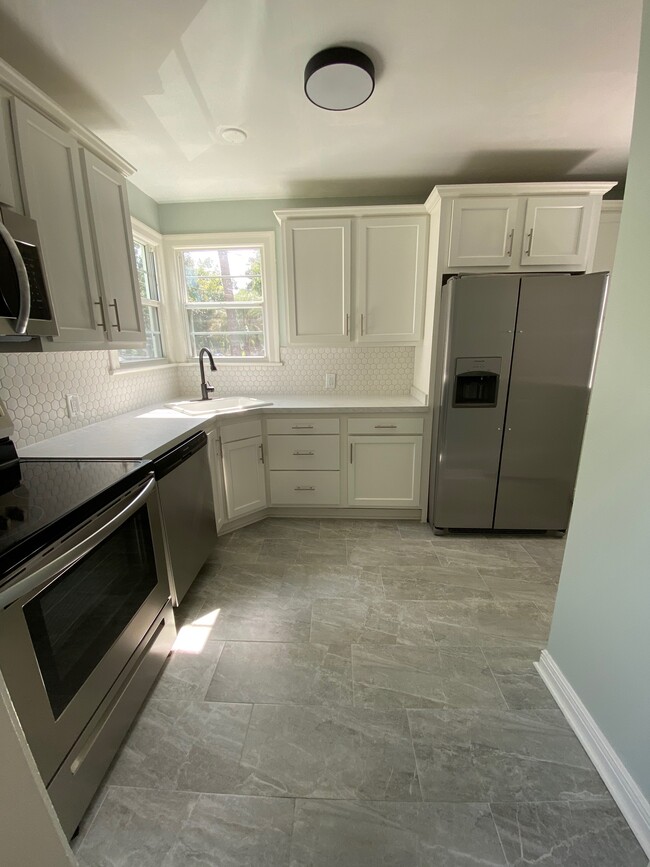 Building Photo - 4615 Crescent St