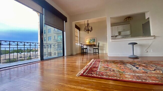 Living Room/Dining - 2109 Bayshore Blvd