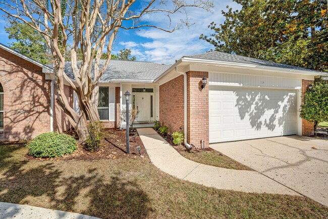 Foto del edificio - 114 Dana Pointe