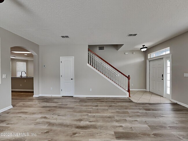 Foto del edificio - 10818 Birchard Ln