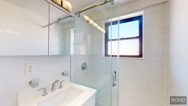Foto del edificio - 145 E 16th St