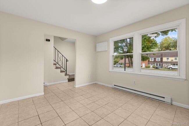 Building Photo - 500 NY-299