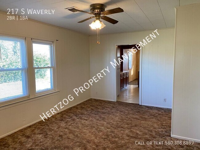 Foto del edificio - Cute 2 bedroom with a sun room!