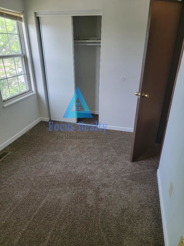 Building Photo - 1245 Green Valley Dr