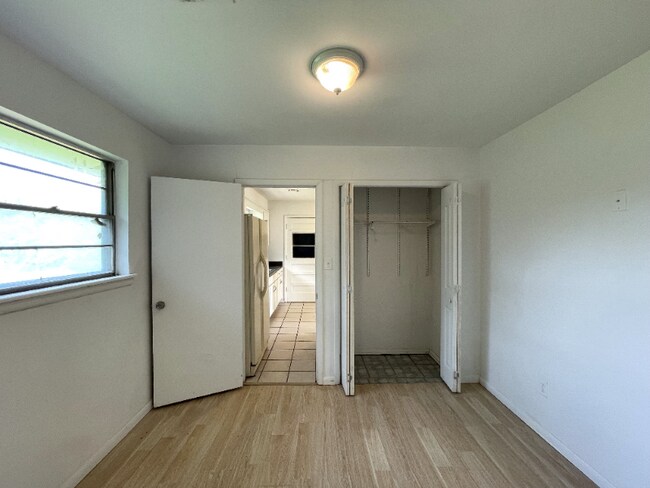 Building Photo - 5920 NW 62nd Terrace