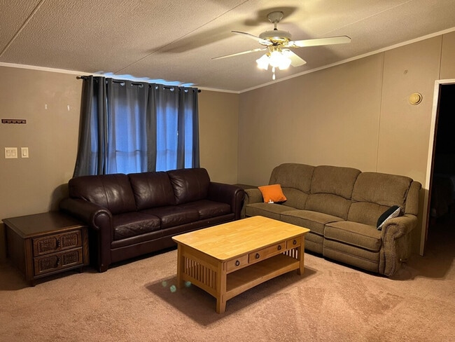 Foto del edificio - 765 Pine Tree Rd