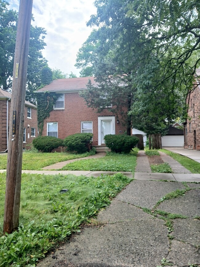 Building Photo - 14200 Stahelin Rd