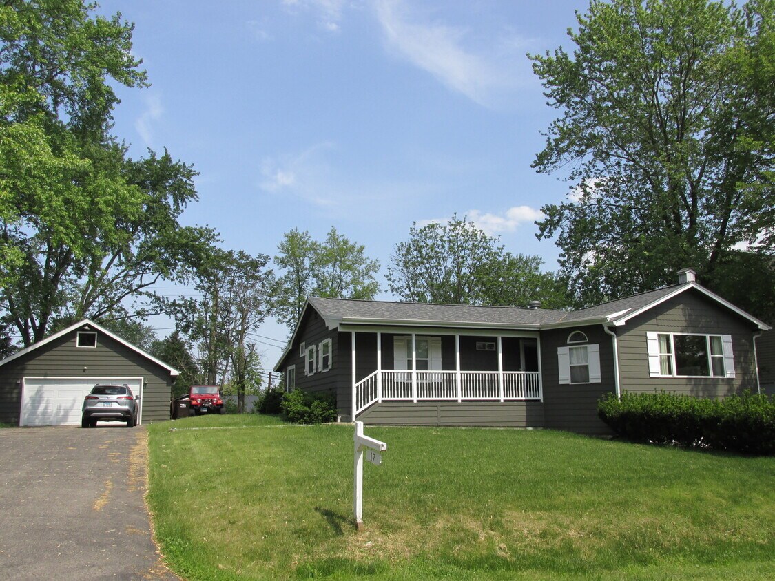Primary Photo - 17 Ash Dr
