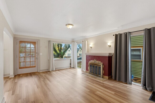 Building Photo - Charming Mt. Tabor Home with Loft & Basement Bonus Space!