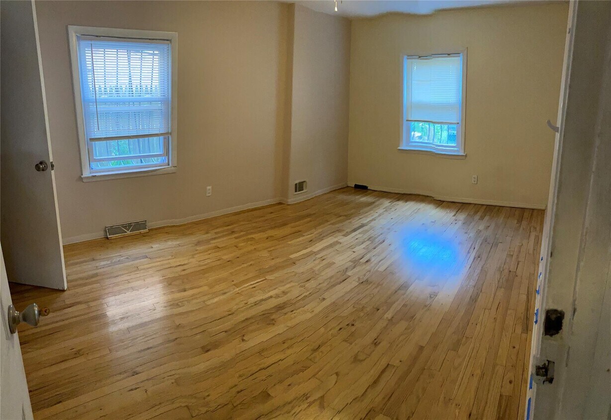 Foto principal - 166-26 Gothic Dr
