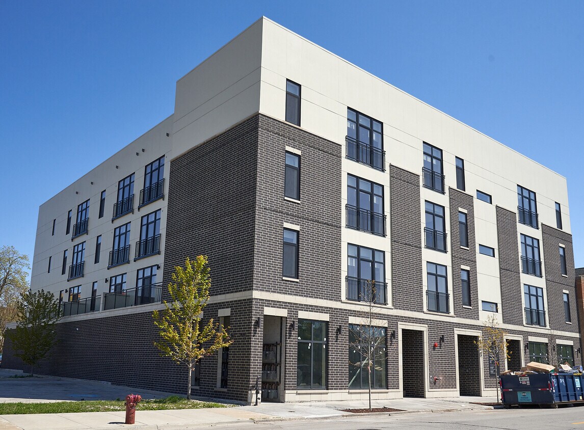Foto principal - 920 E 43rd St