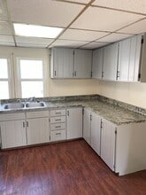 Building Photo - 209 Park Dr