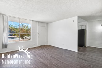 Building Photo - 2041 W Berridge Ln