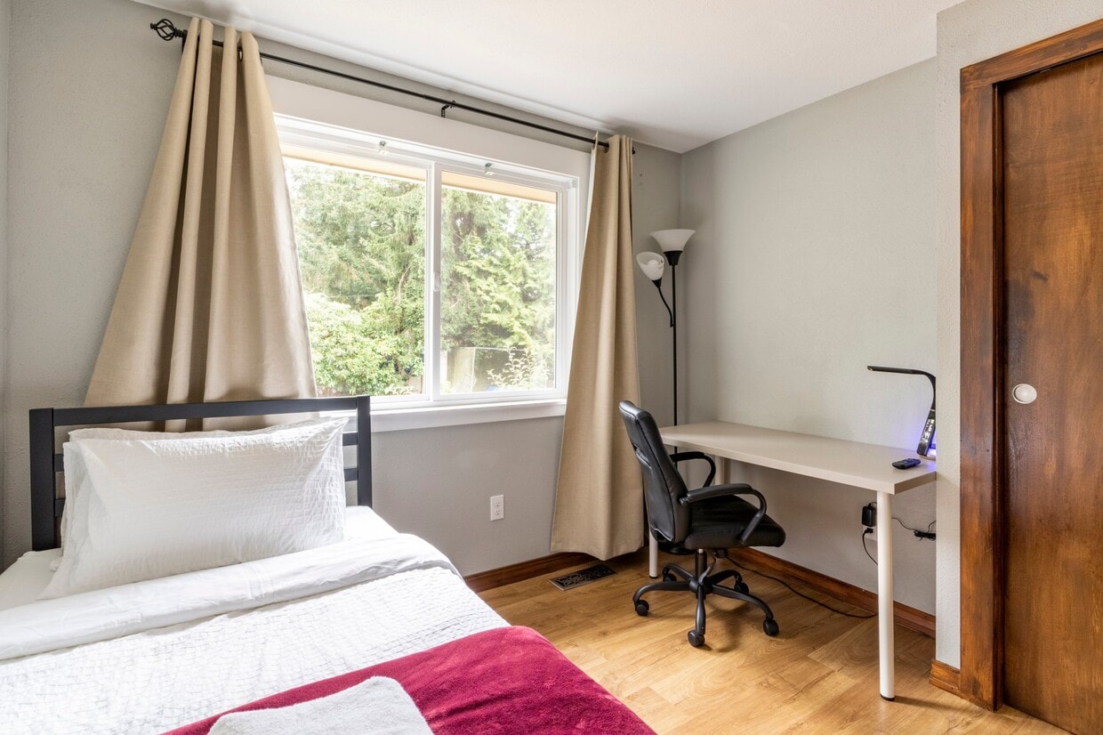 Photo - 1803 N 200th St (Shoreline, WA)