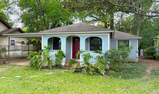 Foto del edificio - MIDTOWN 3/2 w/ Beautiful Wood Floors, Newer Paint, Inside Utility Area, & More! $1695/month Avail...