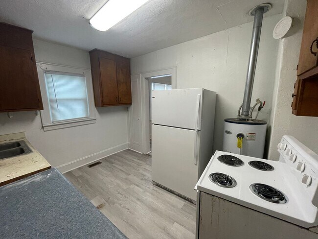 Building Photo - 1613 Castle Street