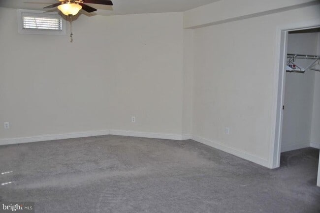 Building Photo - 7582 Venture Dr