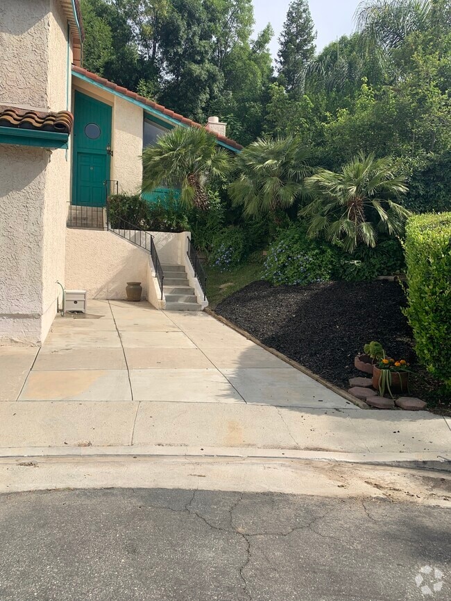 Building Photo - 5246 Calderon Rd