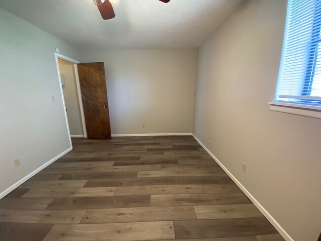 New flooring and paint throughout. - 1407 Westbrooke