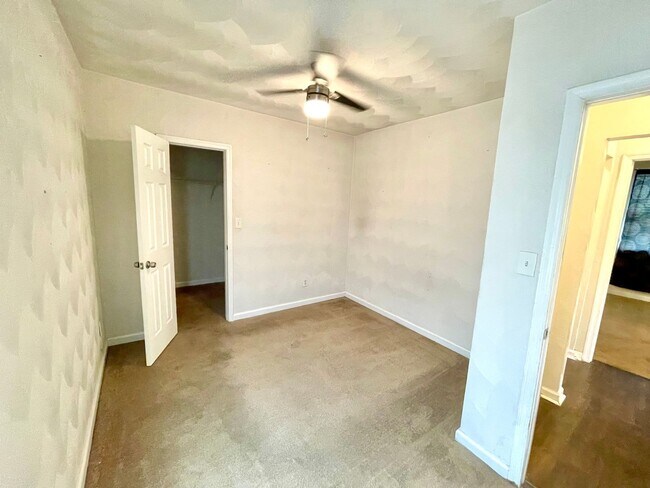 Foto del edificio - 2530 Keller Ave