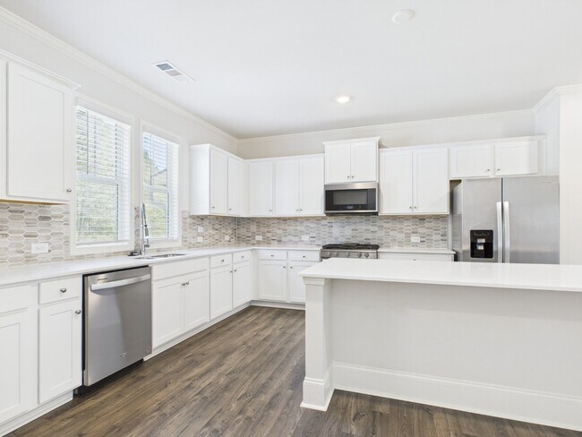 Foto del edificio - 3 Bed, 3.5 Bath, Finished Basement room, 2 car garage, walkable to Woodstock Middle and High scho...