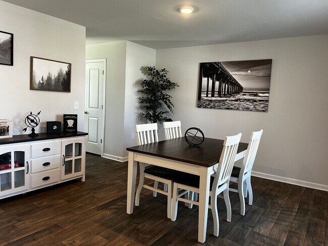 Foto del edificio - Beautiful 2 story home in the new Lake Tyl...