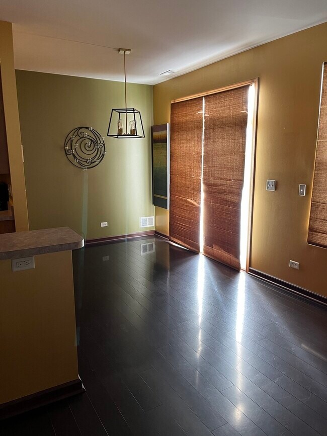 Building Photo - 2612 Pond View Dr